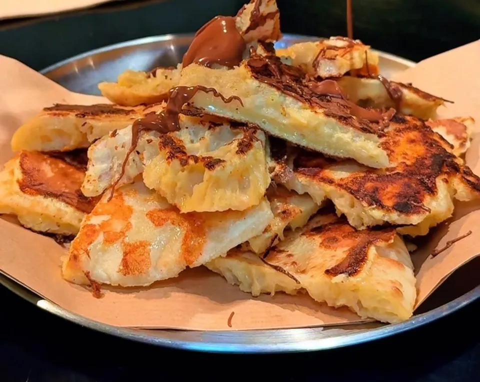French Pita Toast con chocolate fundido