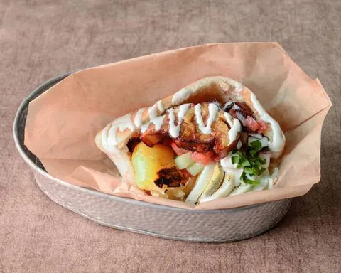 Pita Sabij con huevo y berenjena