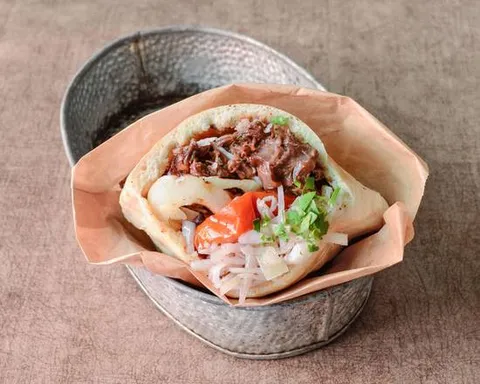 Pita All Night con carne de larga cocción